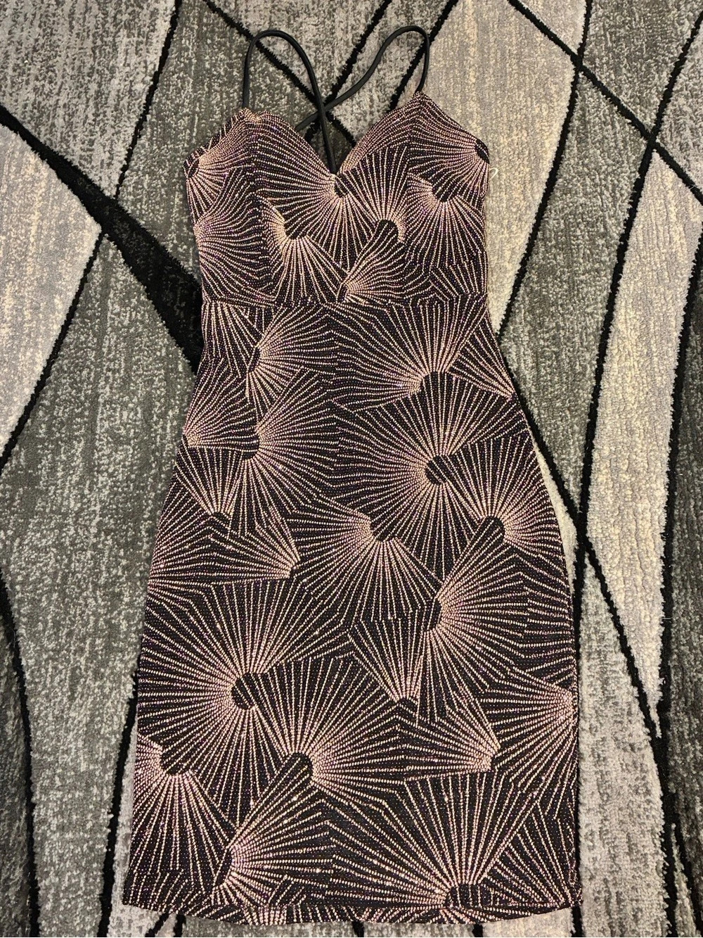 Olive Tree Geometric Mini Dress in Black & Pink Size Medium